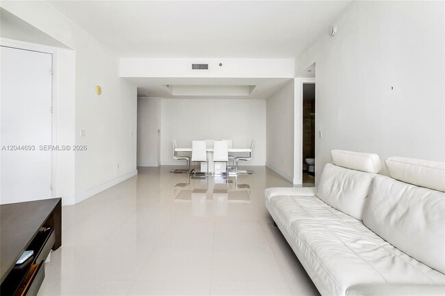 Building Photo - 16001 Collins Ave