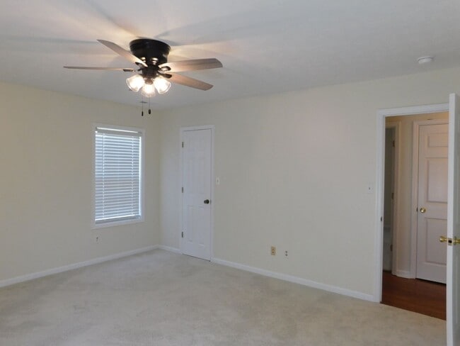 Building Photo - Great Family Home!