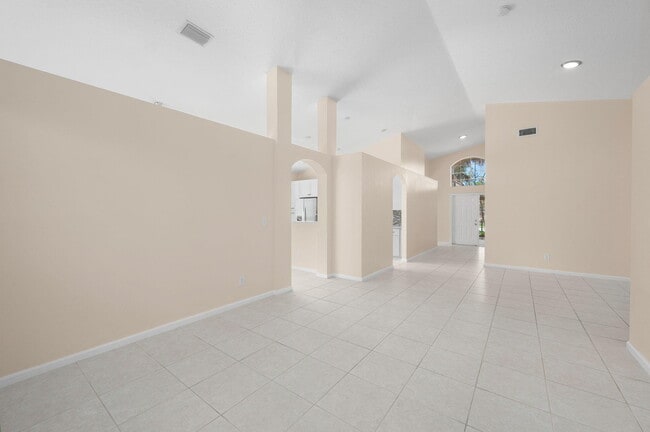 Building Photo - 6980 SE Twin Oaks Cir