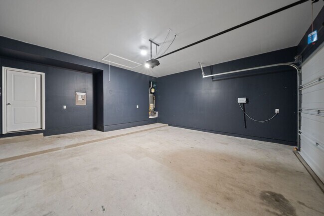 Building Photo - 6905 Etna Way