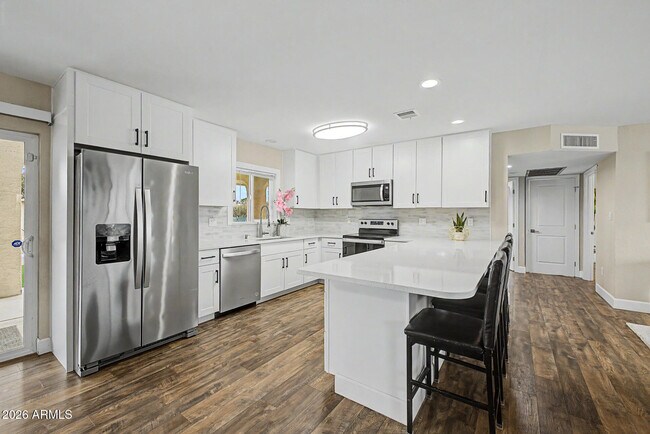 Building Photo - 2837 W Union Hills Dr