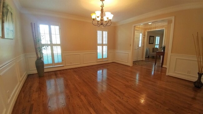 Building Photo - Large Executive Beauclerc Pool Home