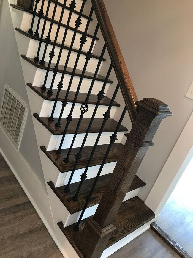 Building Photo - 1001 S 8th St