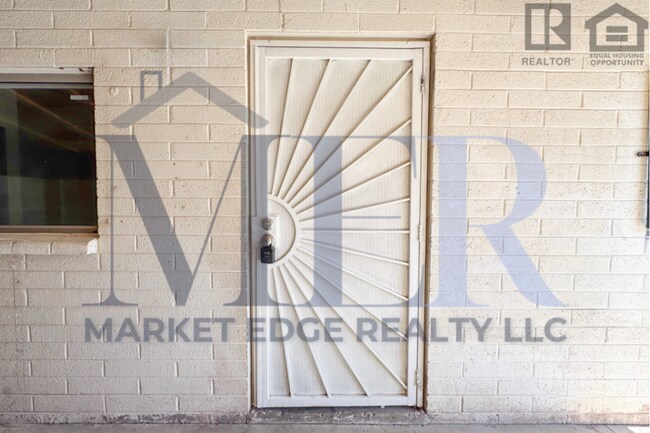 Building Photo - 2Bed/1Bath House at AZ-51/Thomas Rd! NO CREDIT, NO BACKGROUND, NO RENTAL HISTORY CHECK!