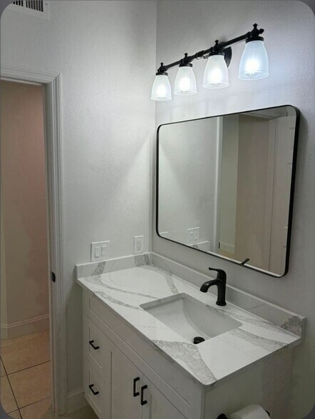 Building Photo - 1747 Sophias Dr