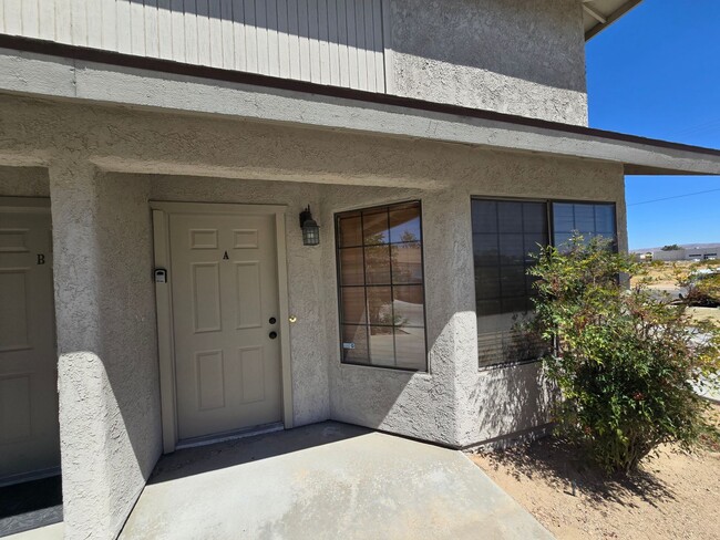 Building Photo - Place 616 W Graaf Ave