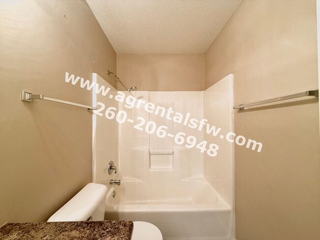 Building Photo - 2 Bedroom Property