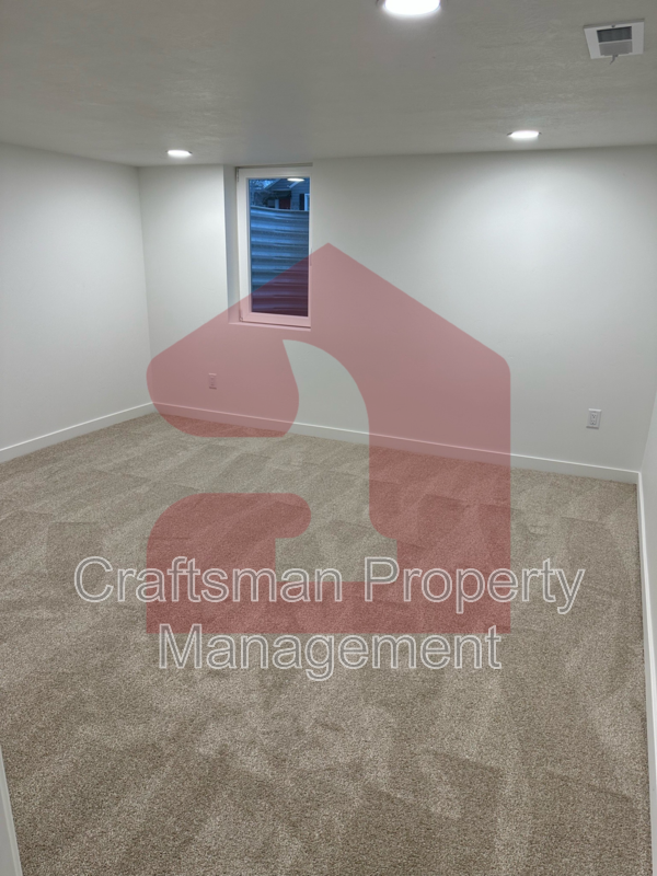 Building Photo - 2697 Glenmare St