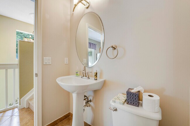 Building Photo - 3172 N Greenleaf Cir