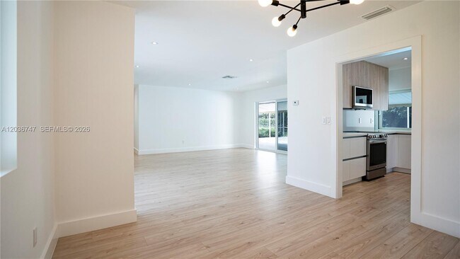 Building Photo - 15340 SW 85th Ave