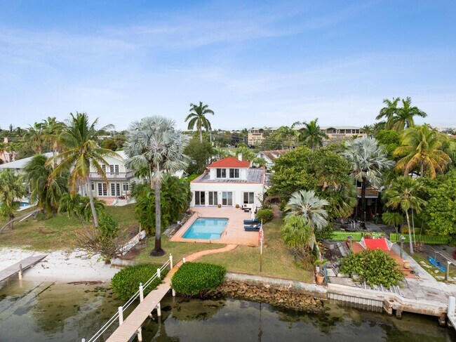 Building Photo - 114 S Lake Dr