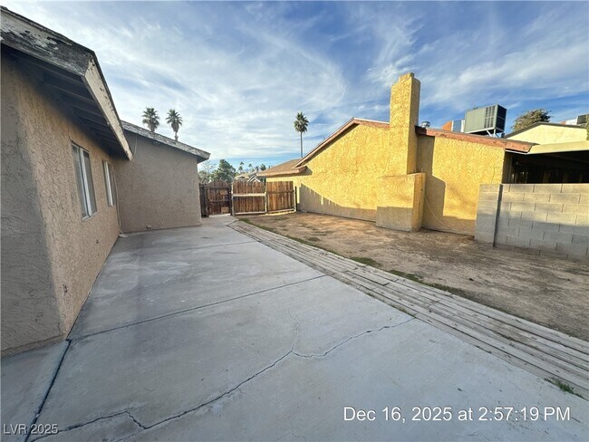 Building Photo - 3674 Duneville St