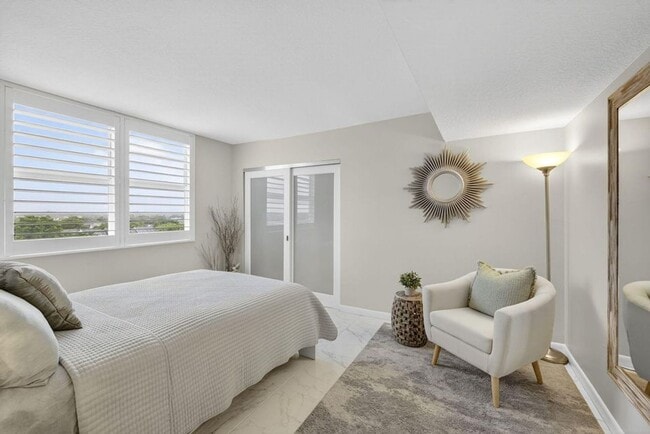 Building Photo - 3091 N Course Dr