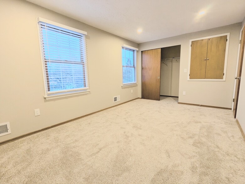 Building Photo - 289 Deerhurst Ln