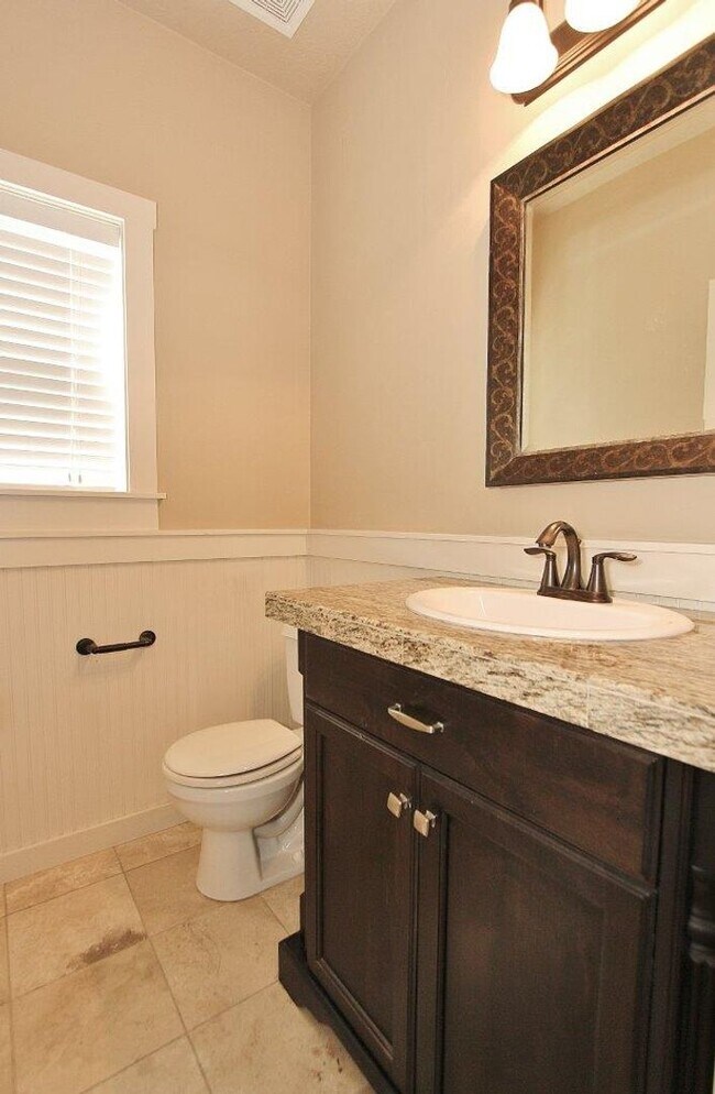 Building Photo - Immaculate home nestled in SE Boise