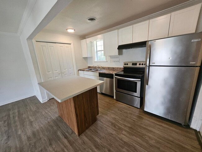 Building Photo - 2772 W Tharpe St