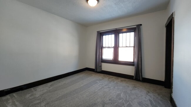 Building Photo - 1316 3rd Ave N