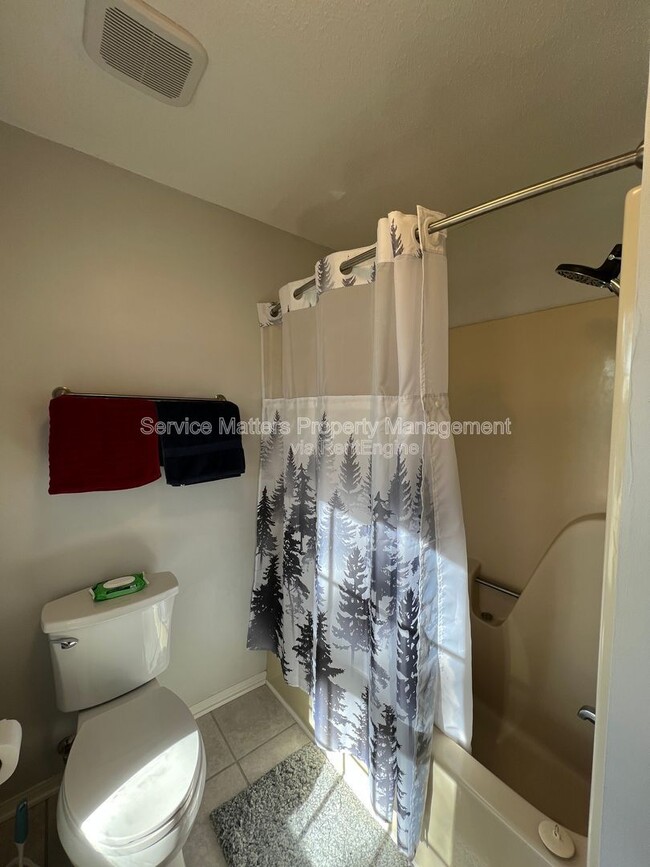 Building Photo - 6004 Players Pl