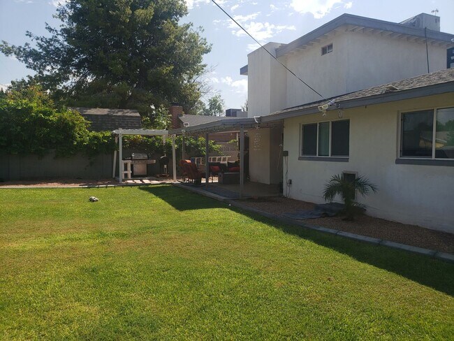 Building Photo - Historic District 3 be d3 bath home w/ RV gate