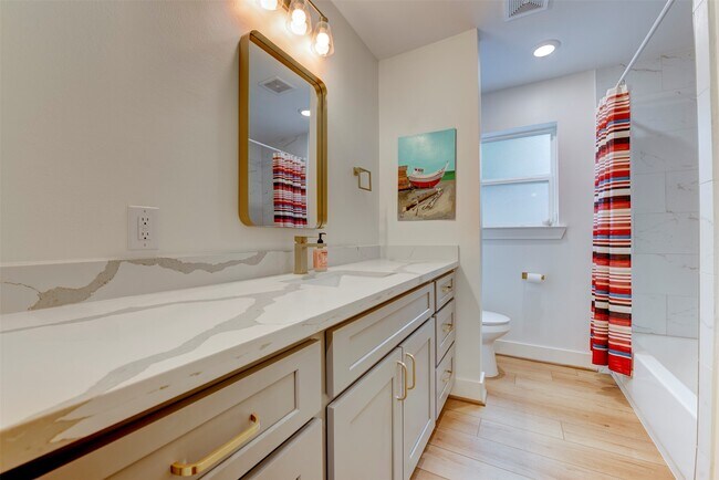 Building Photo - 2406 Blue Water Ln