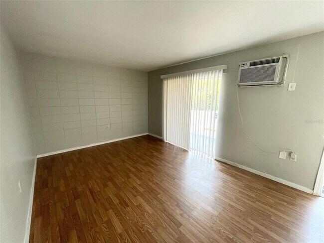 Building Photo - 1343 W Point Dr