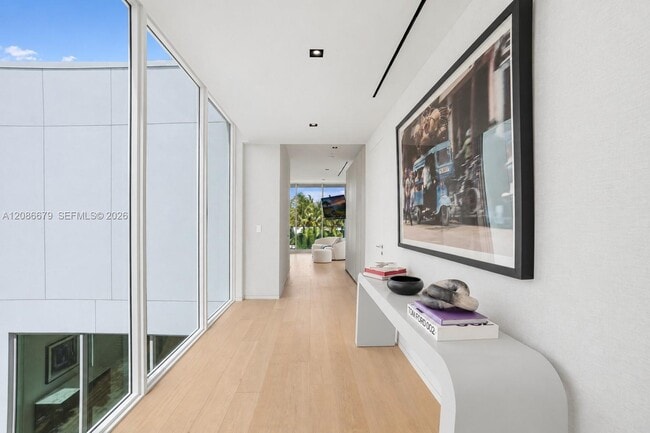 Building Photo - 1011 W 48th St