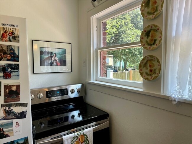 Building Photo - 429 Hawthorne St