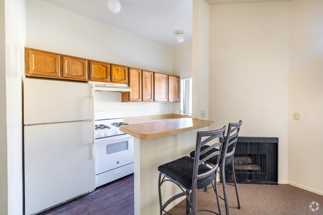 1BR, 1BA - 493SF - Dining Room - 11347 Califa St