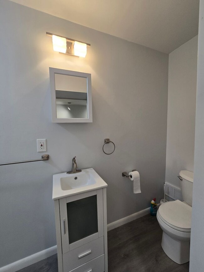 Building Photo - Beautifully Remodeled 3 Bedroom With Rooftop Deck - Downtown Sharpsburg