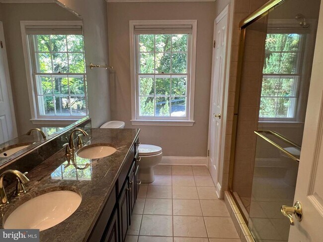 Building Photo - 10220 Cedar Pond Dr