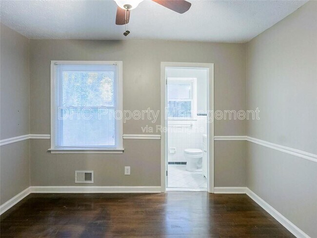 Building Photo - 161 Larose Cir SE