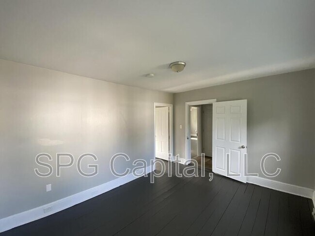 Building Photo - 114 Park St