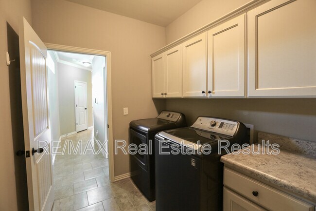 Building Photo - 626 N Tennyson Ln