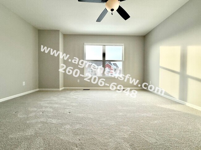 Building Photo - 3 Bedroom Residence