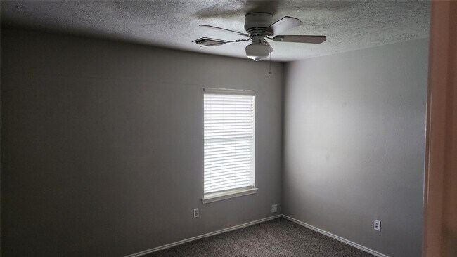 Building Photo - 20218 Mammoth Falls Dr