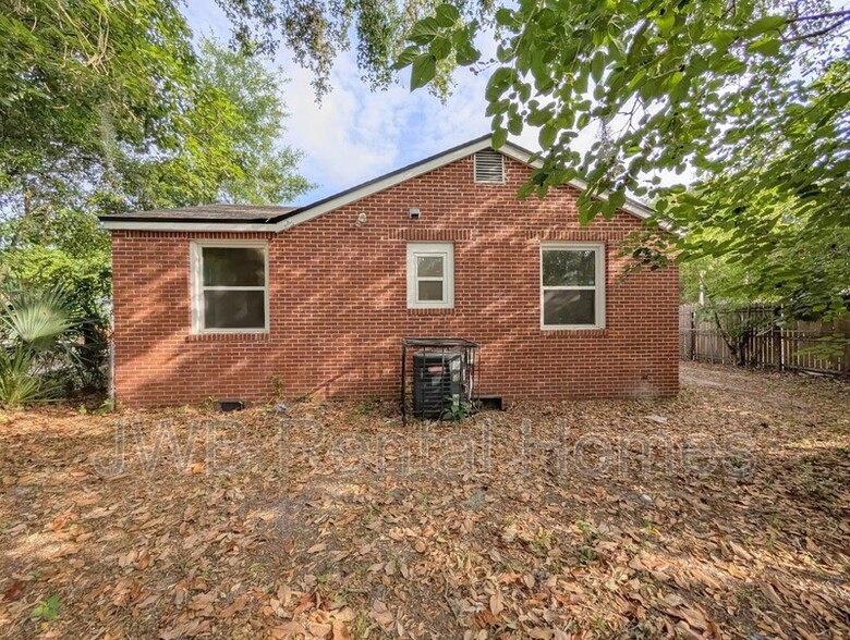 Building Photo - 518 Chestnut Dr