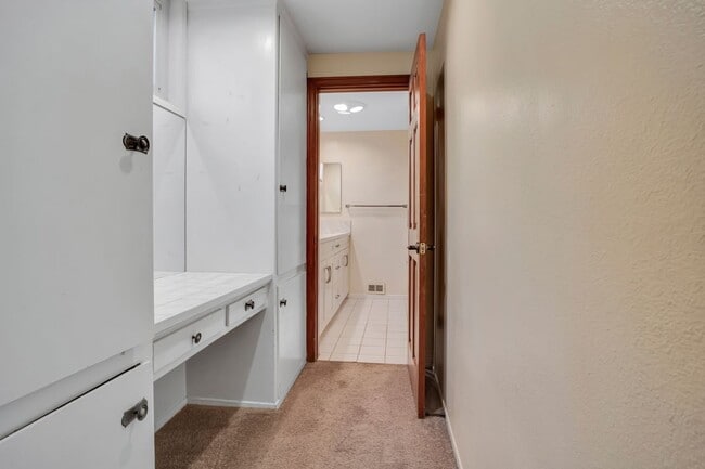 Building Photo - 15470 Longbow Dr