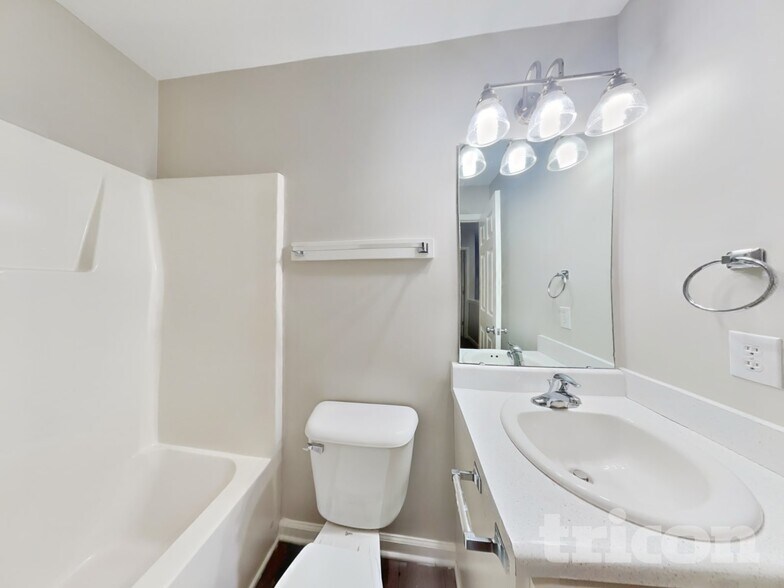 Building Photo - 705 Champion St