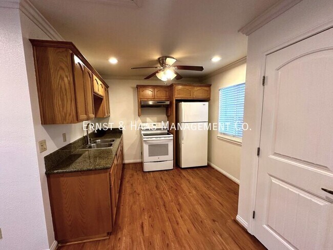 Building Photo - 1120 East E Street