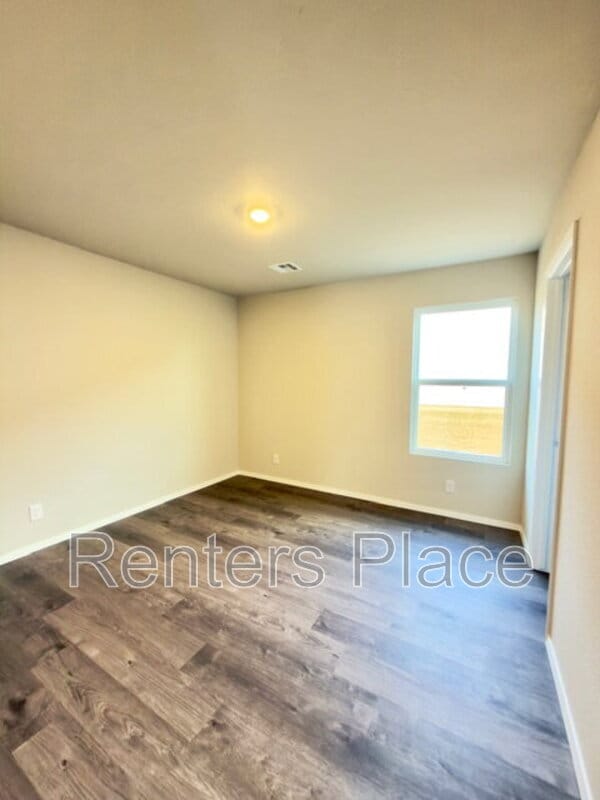 Building Photo - 2103 S Lakin Ln