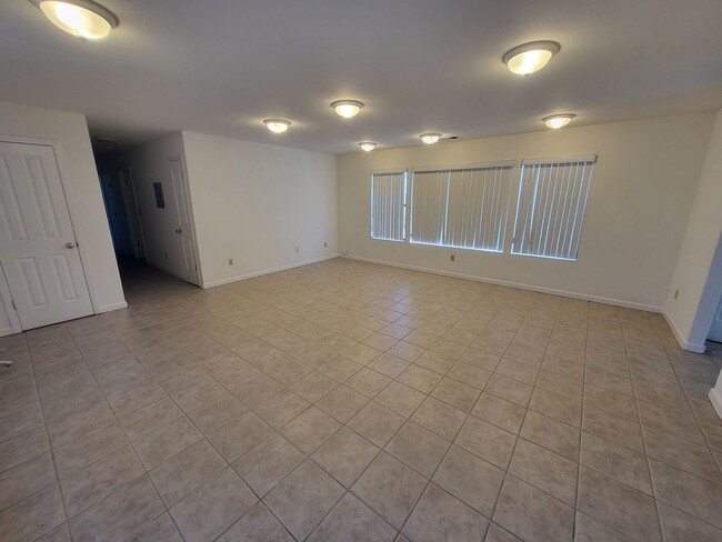Building Photo - Beautifully Upgraded 2 Story Home in Downt...