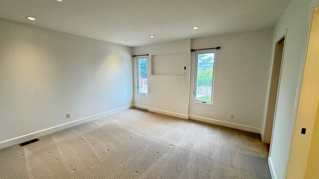 Building Photo - 1134 Manzanita Dr