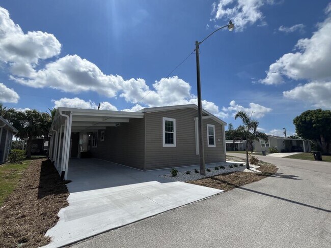 Building Photo - 267 Mongoose Ln
