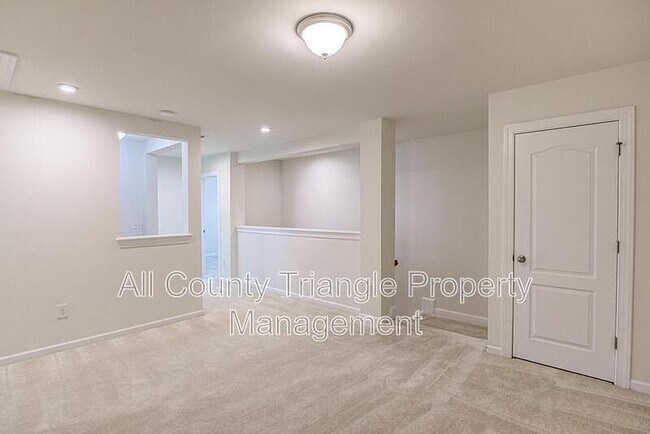 Building Photo - 728 Lampwick Ln