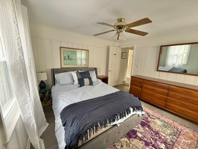 Building Photo - 18 Bay St