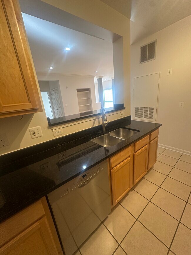 Kitchen - 4860 Eisenhower Ave