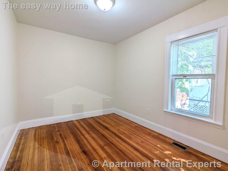 Building Photo - 8 Lowell Cir