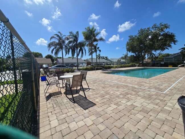 Building Photo - 1530 Royal Forest Ct
