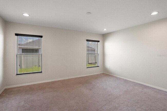Building Photo - 581 Greenshank Dr