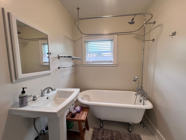 Building Photo - $1,000 MOVE IN SPECIAL!!! Fully Updated Home in San Leandro Available for Rent!!